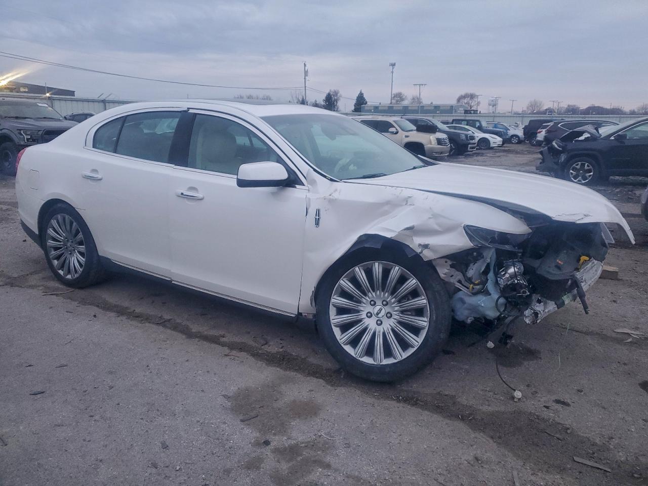 Lincoln MKS Image 4