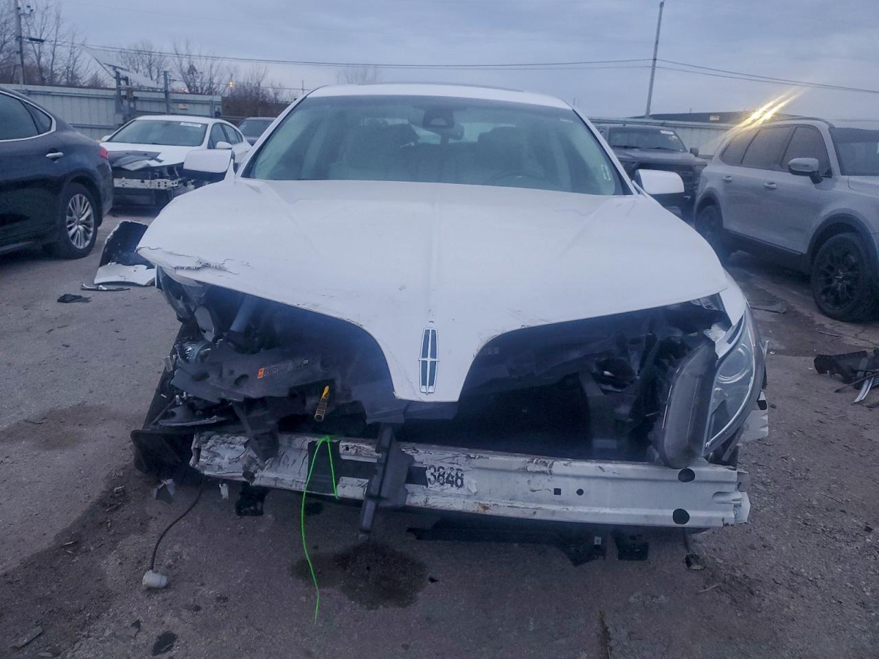Lincoln MKS Image 8