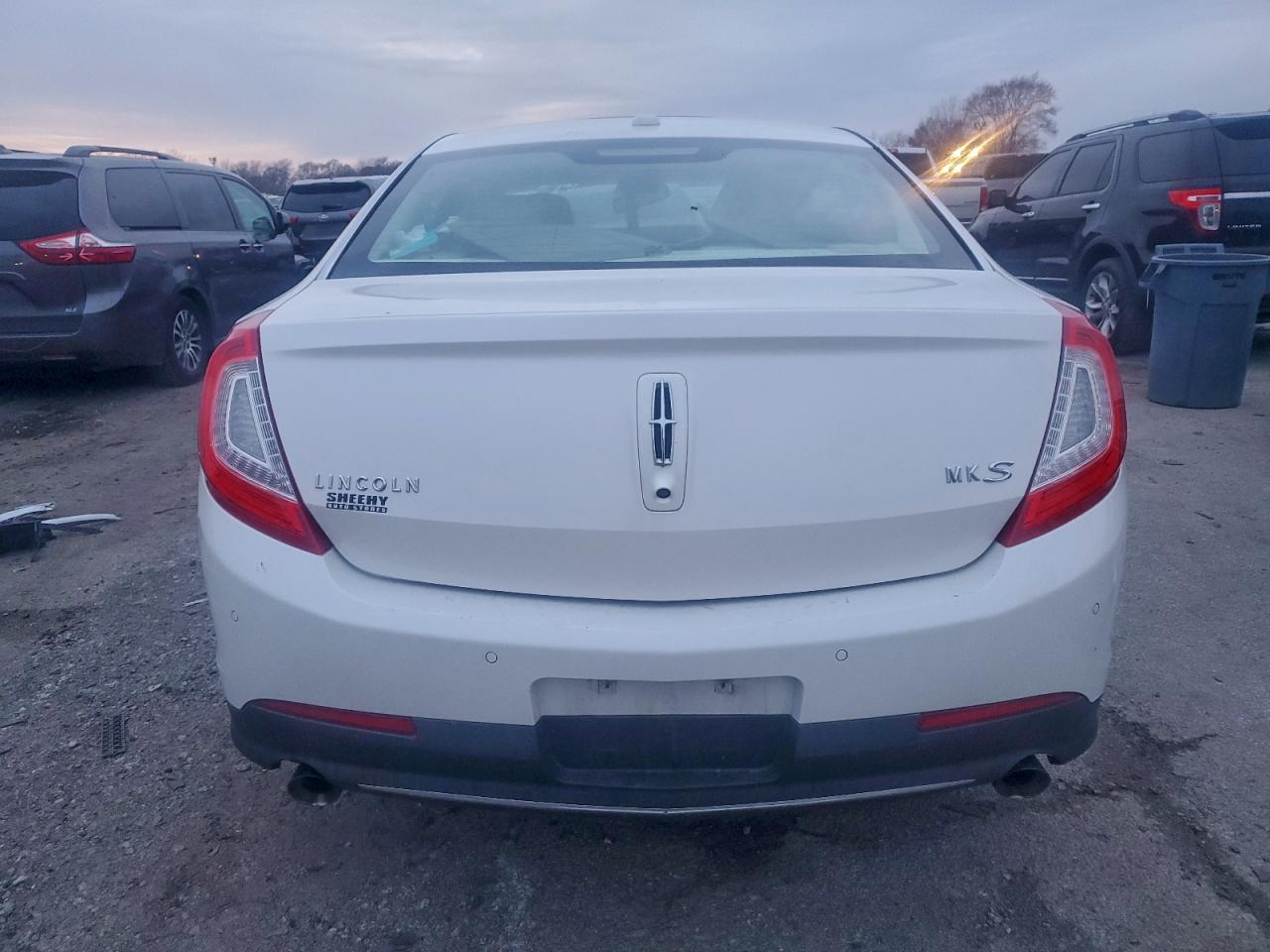 Lincoln MKS Image 2