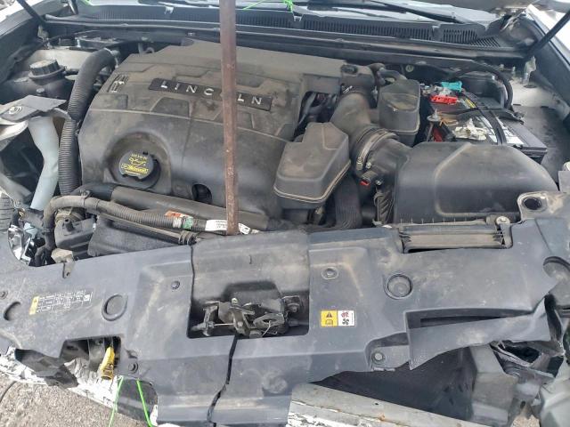 Lincoln MKS Image 11