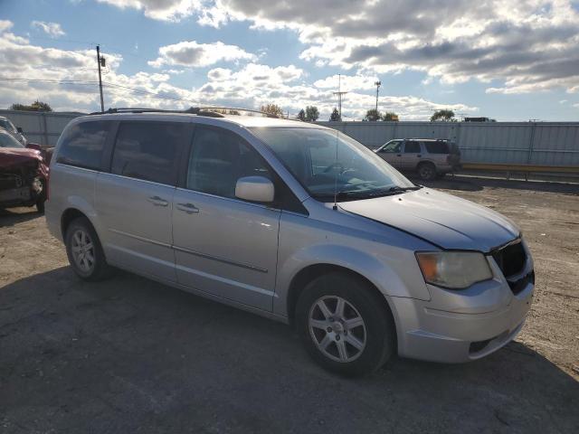 Chrysler Minivan Touring Image 2