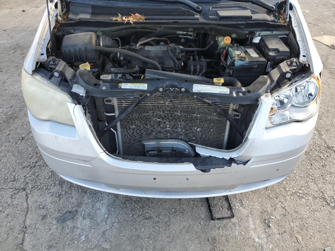 Chrysler Minivan Touring Image 12