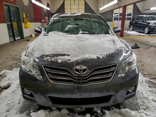 Toyota Camry Base Image 9