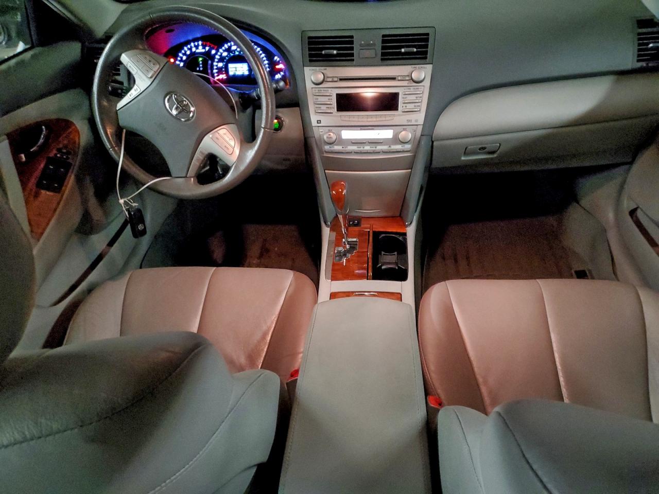 Toyota Camry Base Image 11