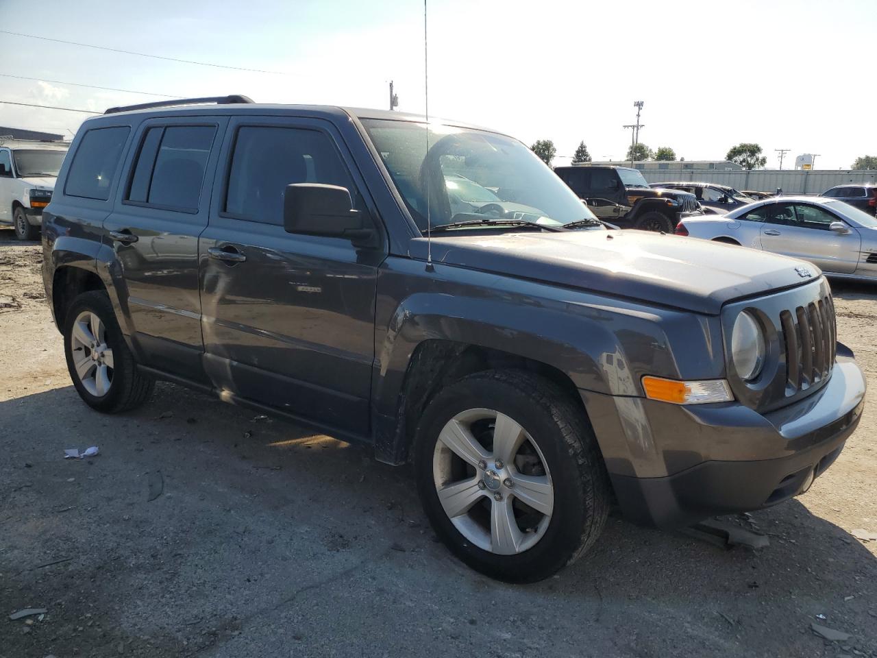 Jeep Patriot Latitude Image 3