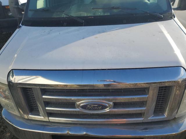 Ford Econoline E350 Super Duty Cutaway Van Image 9