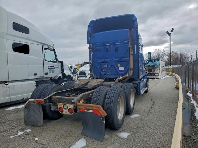 Freightliner Cascadia Image 3