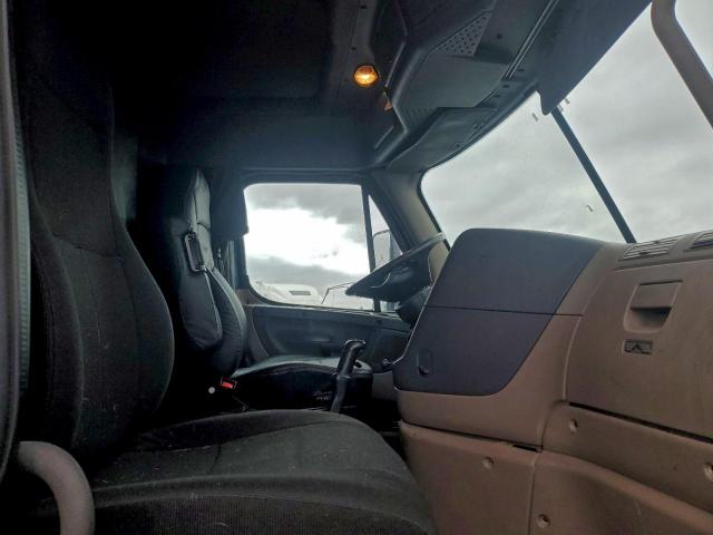 Freightliner Cascadia Image 10