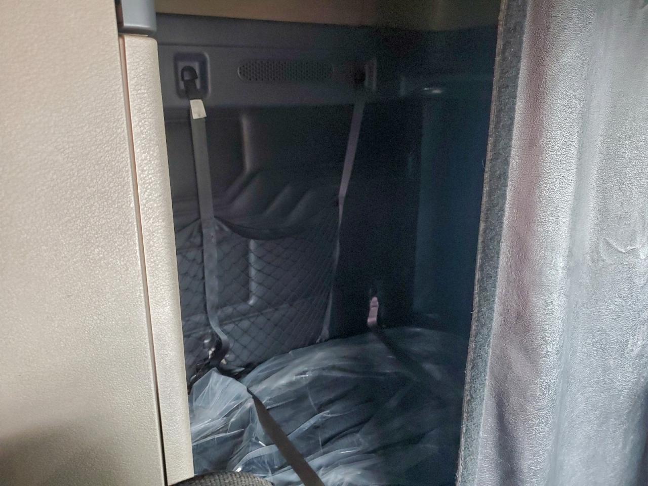 Freightliner Cascadia Image 7