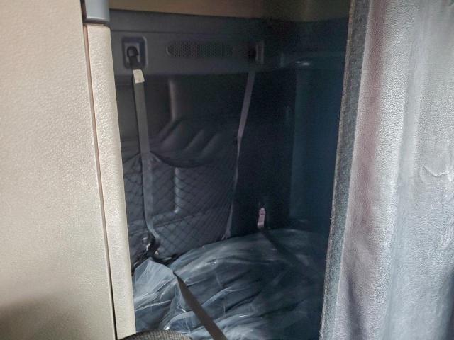 Freightliner Cascadia Image 7