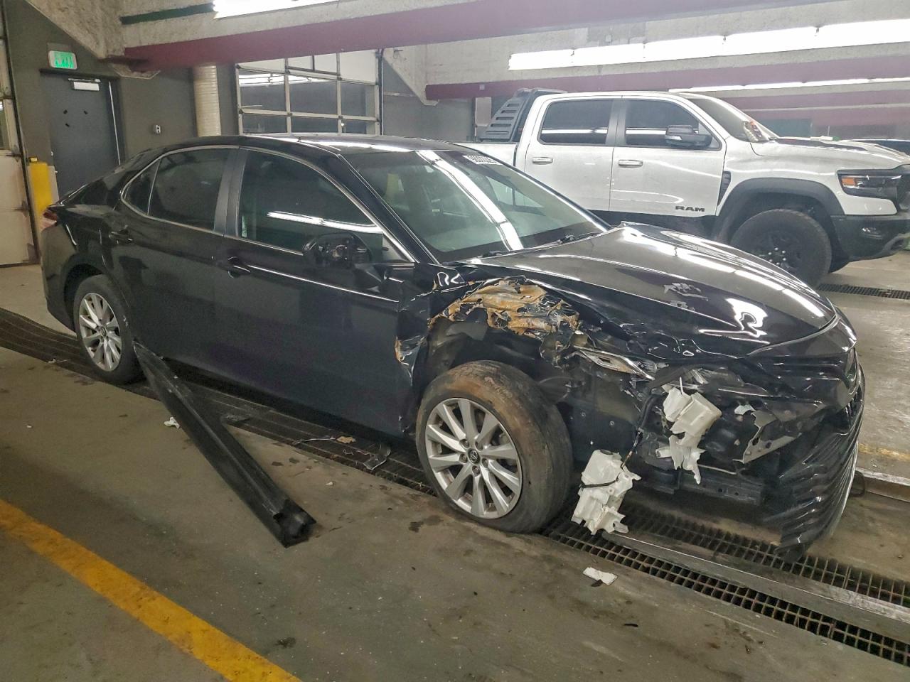 Toyota Camry L Image 6