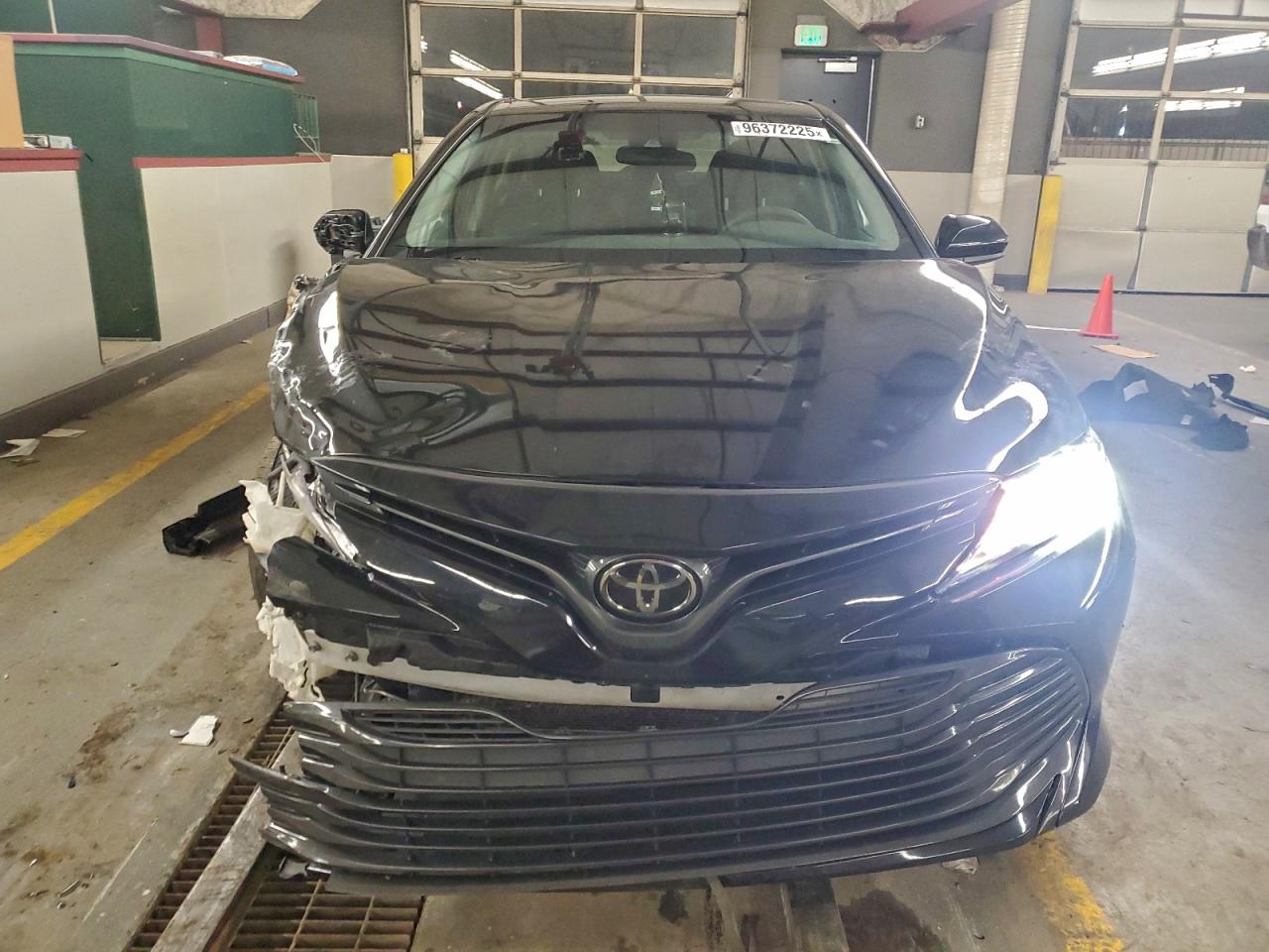 Toyota Camry L Image 3