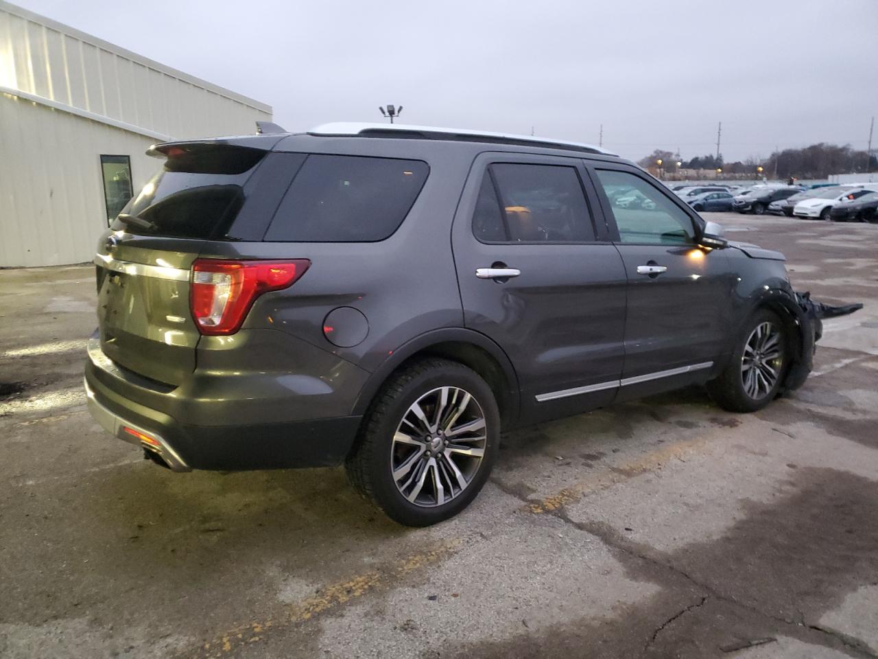 Ford Explorer Platinum Image 10