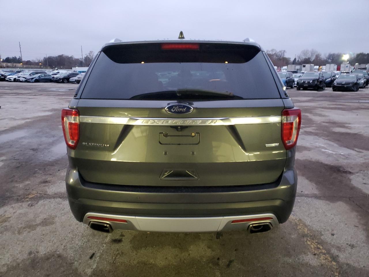 Ford Explorer Platinum Image 9