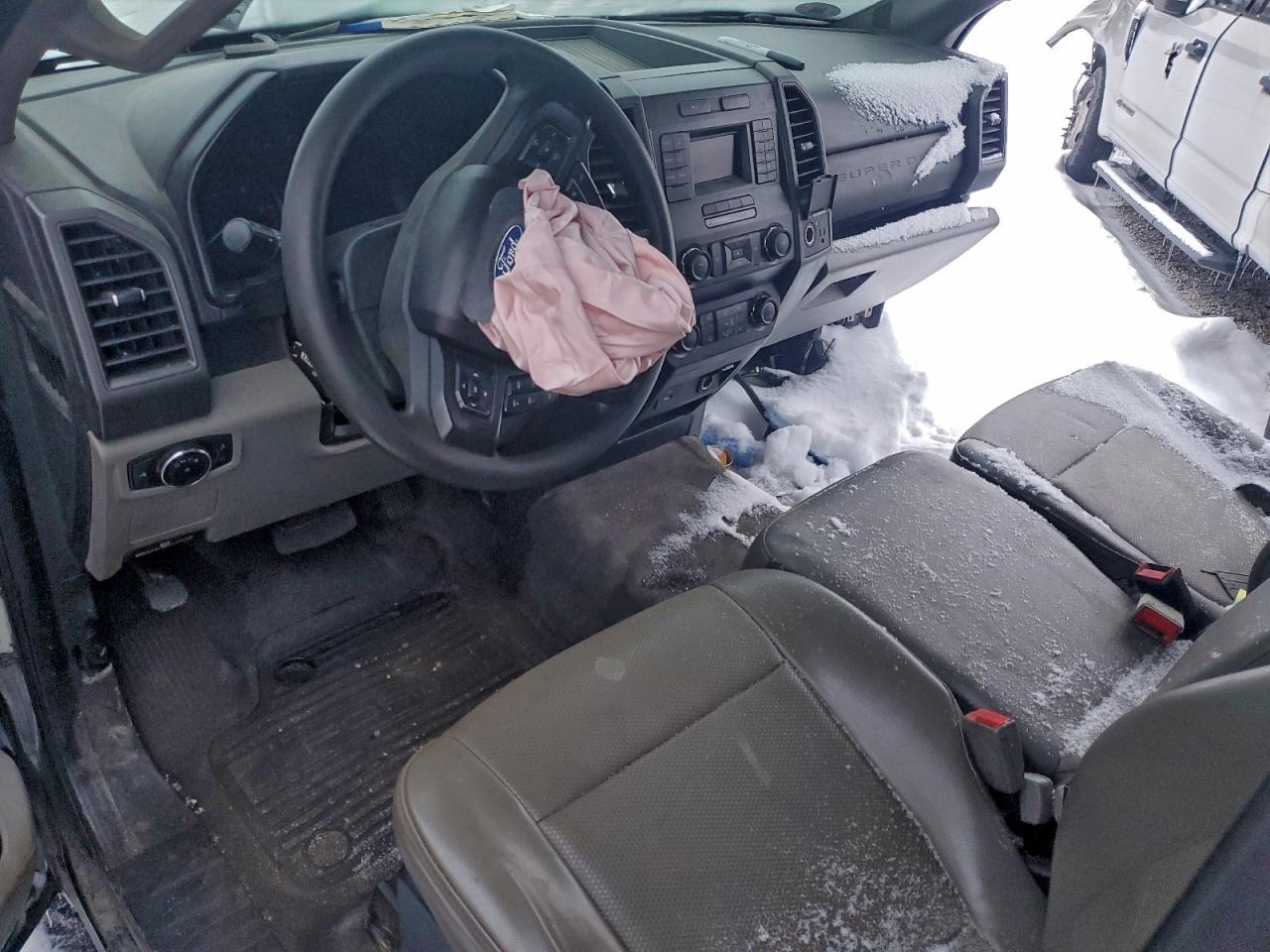 Ford F-550 Super Duty Image 4