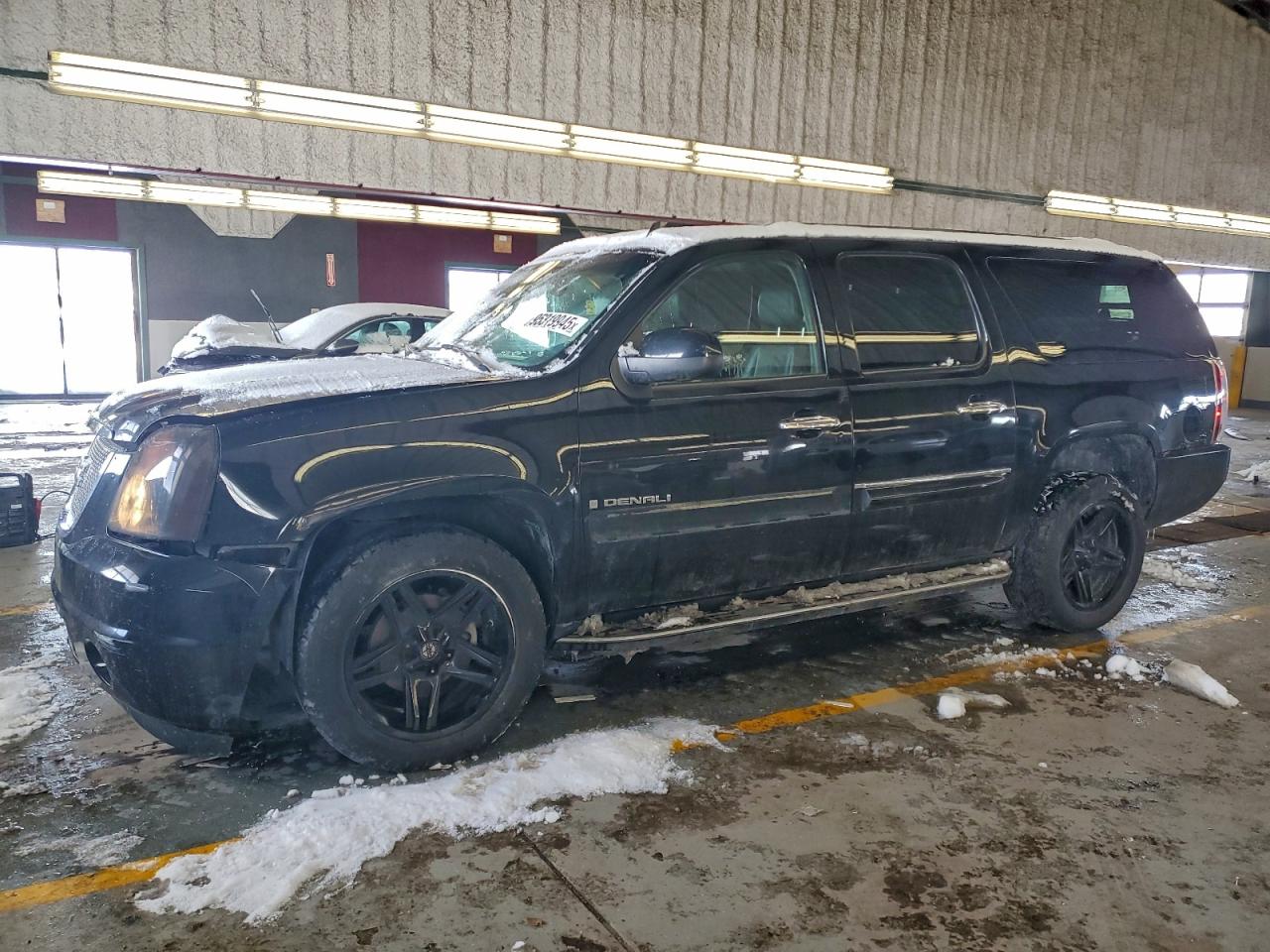 GMC Yukon Denali Image 1