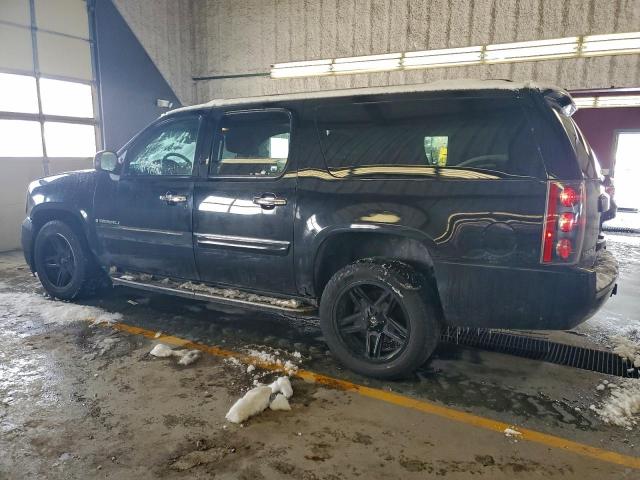 GMC Yukon Denali Image 3