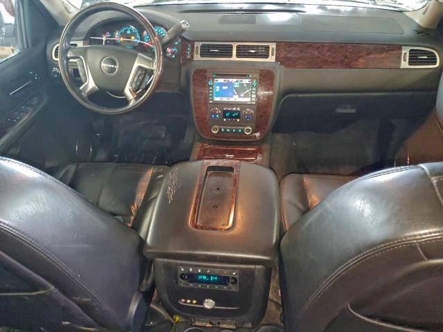 GMC Yukon Denali Image 9