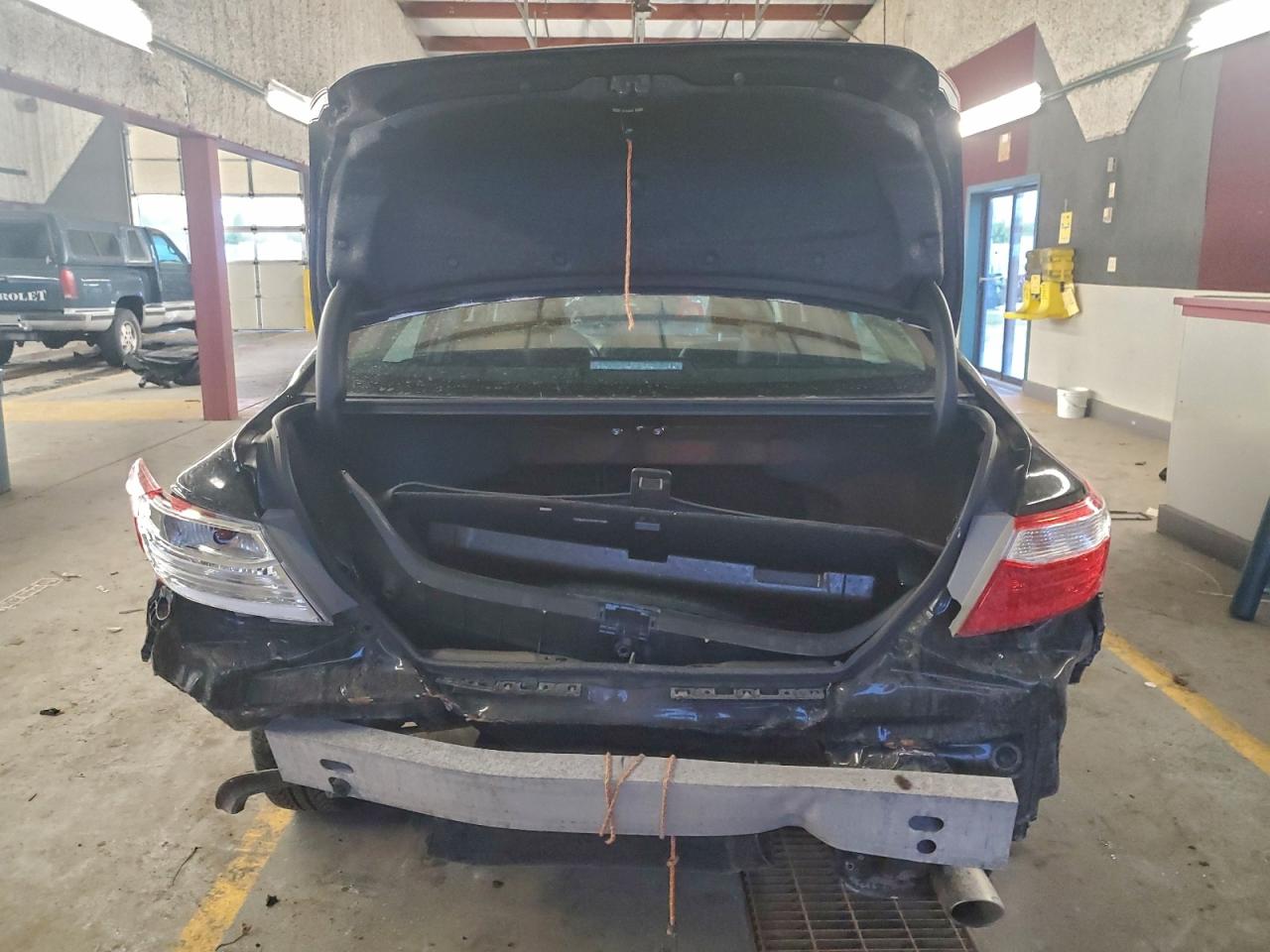 Toyota Camry Le Image 5