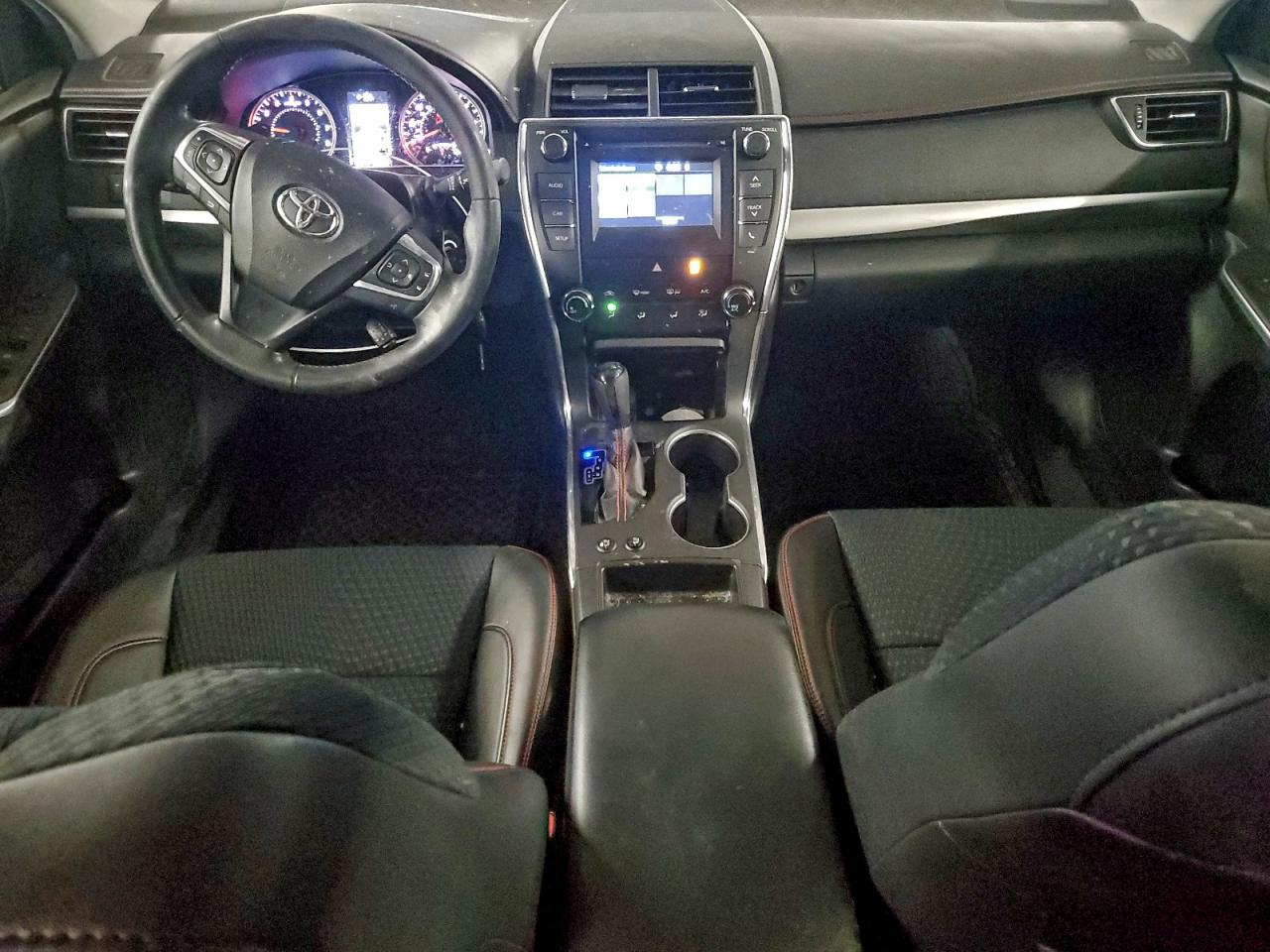 Toyota Camry Le Image 3