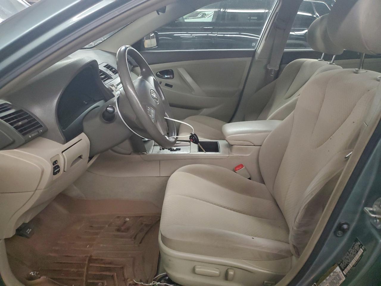 Toyota Camry Ce Image 7