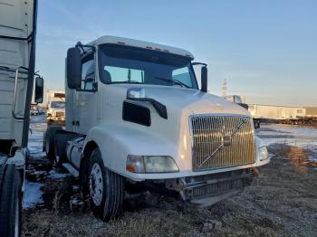  Salvage Volvo Vn
