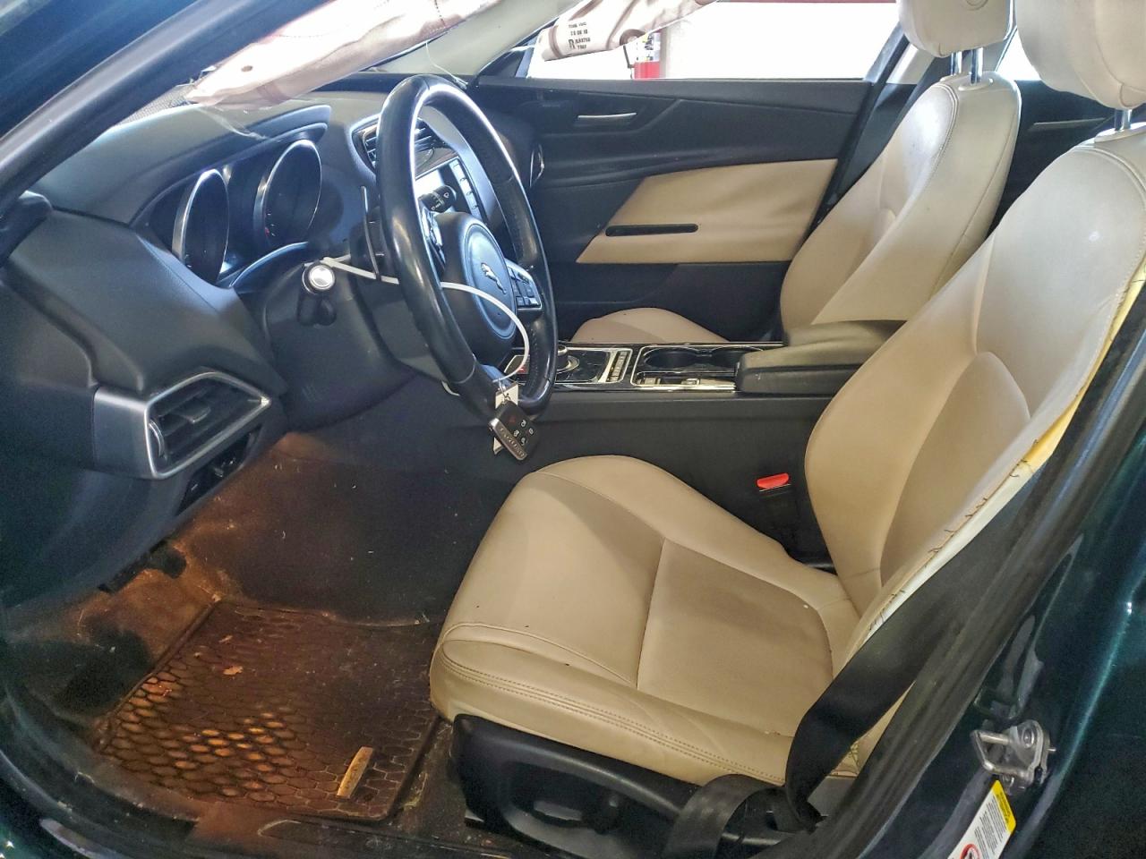 Jaguar XE Premium Image 8