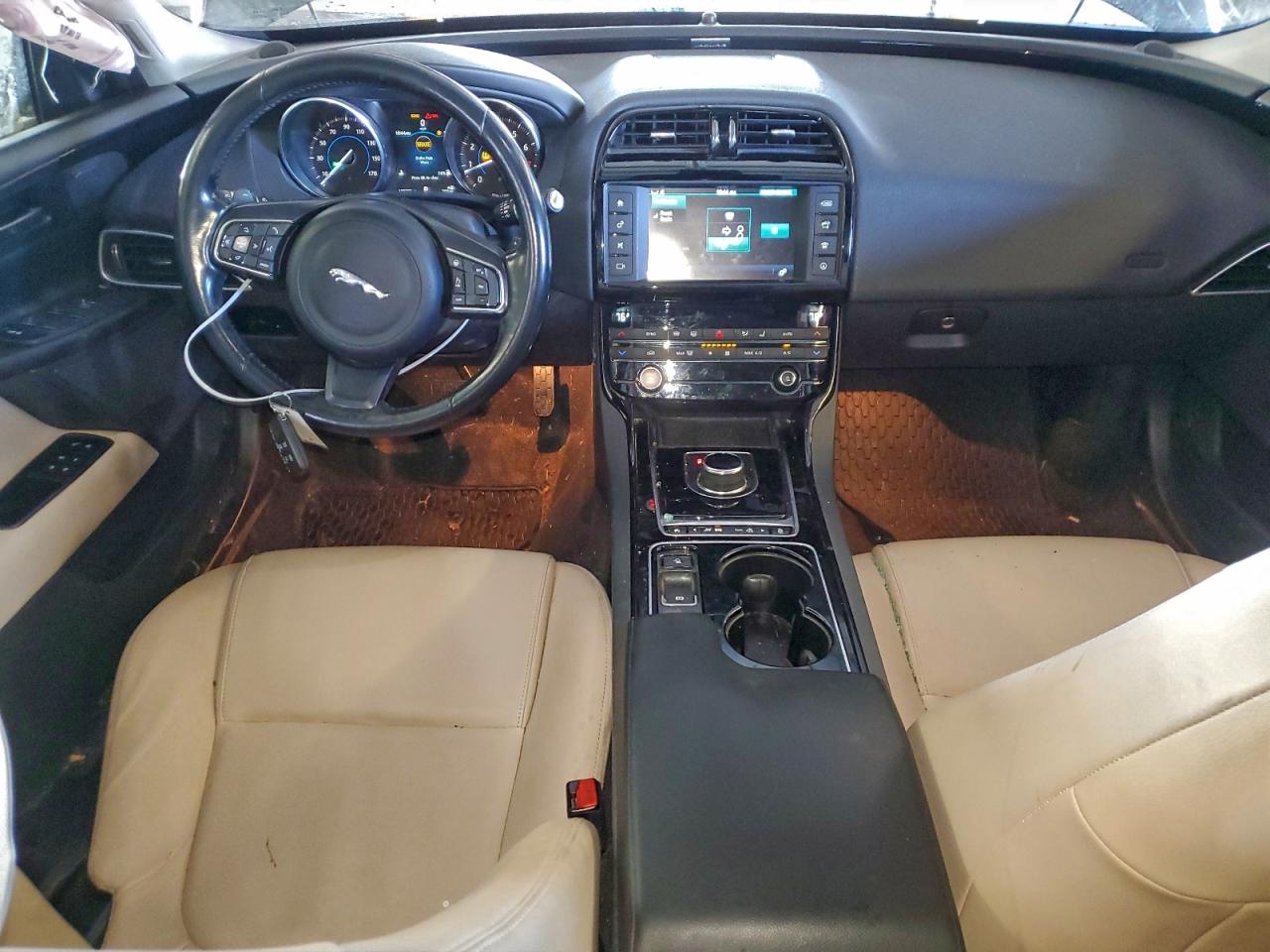 Jaguar XE Premium Image 9