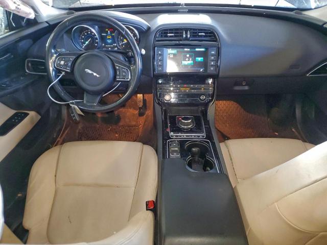 Jaguar XE Premium Image 9