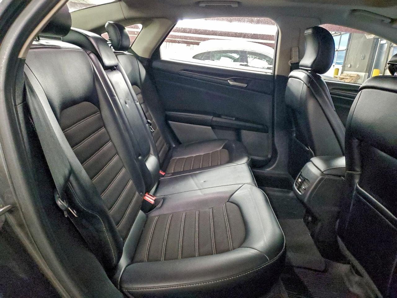 Ford Fusion Se Image 9