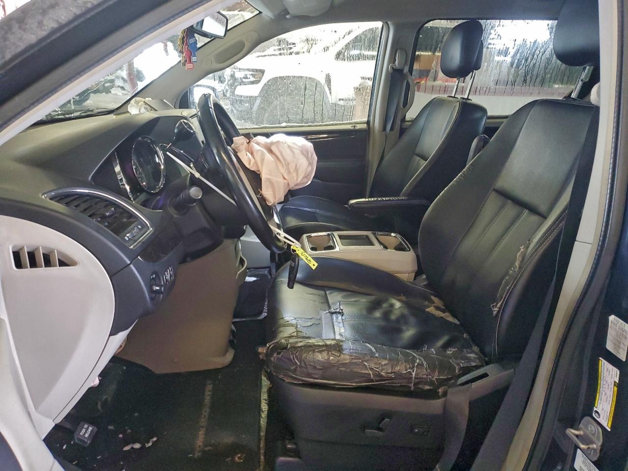 Chrysler Minivan Touring Image 5