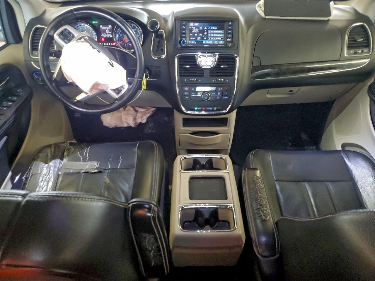 Chrysler Minivan Touring Image 13