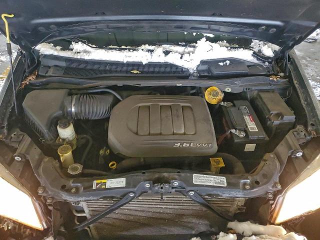 Chrysler Minivan Touring Image 2