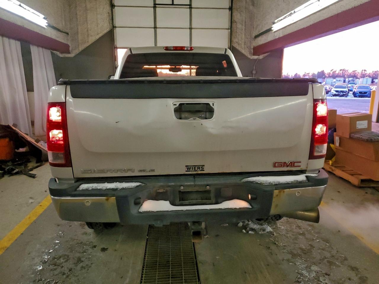 GMC Sierra K2500 Heavy Duty Image 3