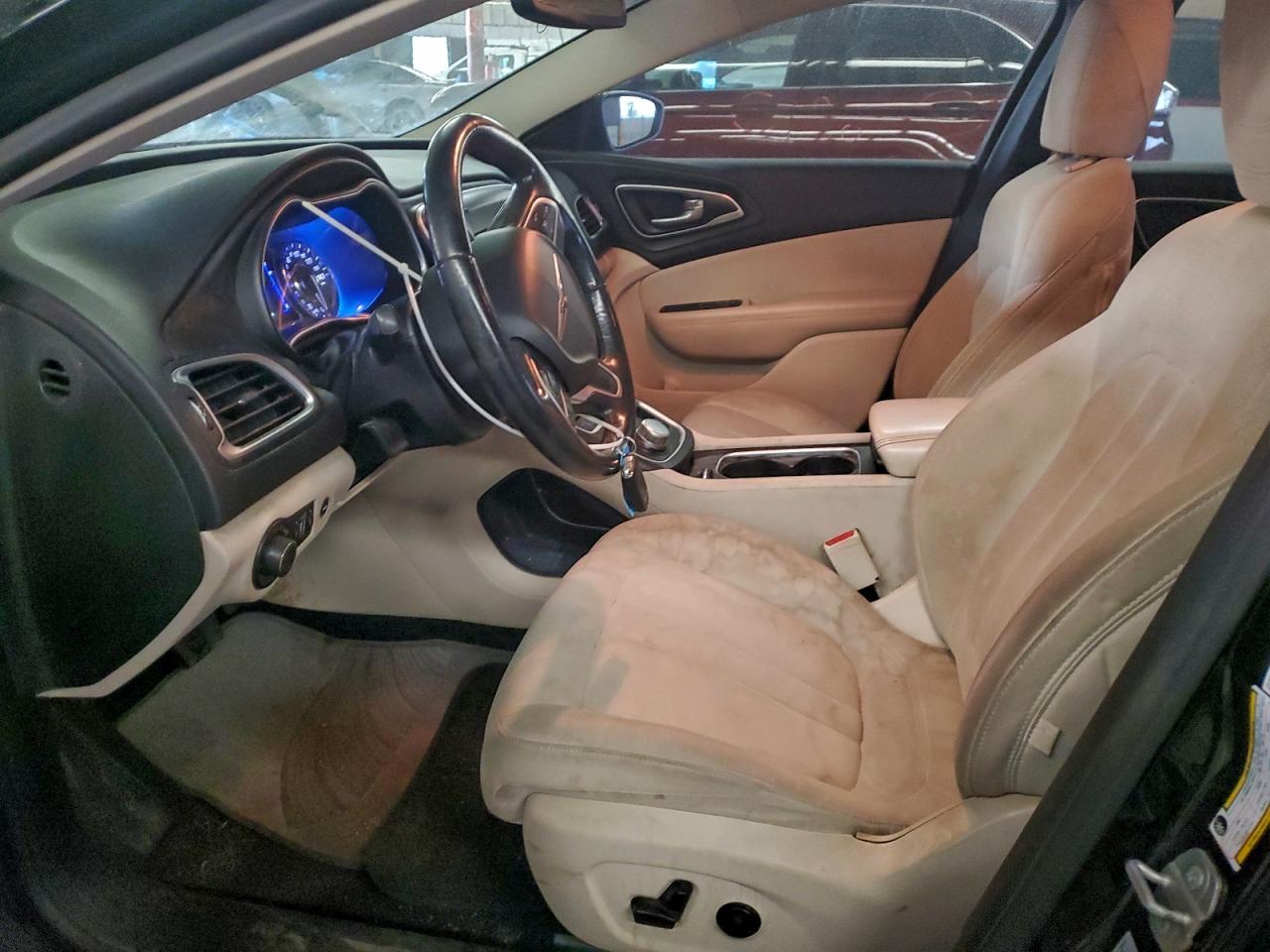 Chrysler 200 Limited Image 8