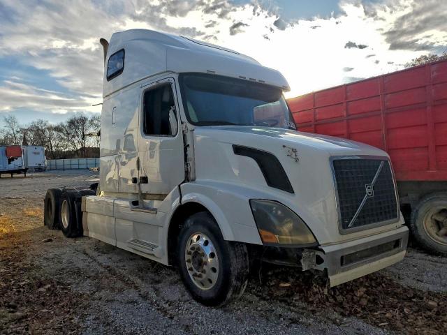  Salvage Volvo Vnl