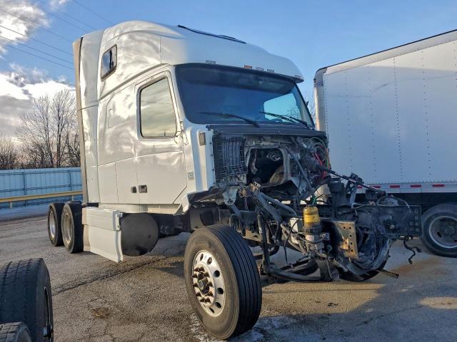  Salvage Volvo Vnl