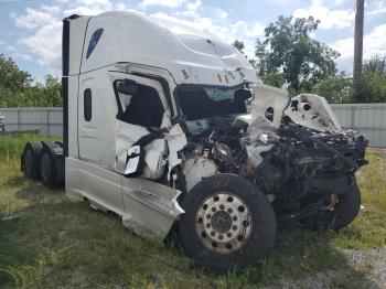  Salvage Freightliner Cascadia 1