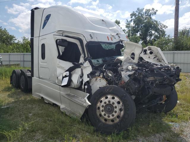  Salvage Freightliner Cascadia 1