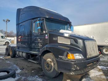  Salvage Volvo Vn