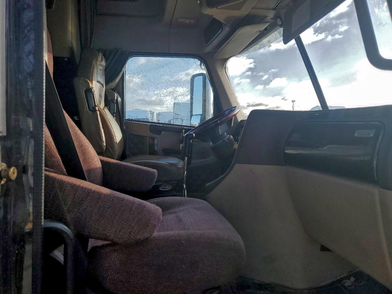 Freightliner Coronado Coronado 132 Image 9