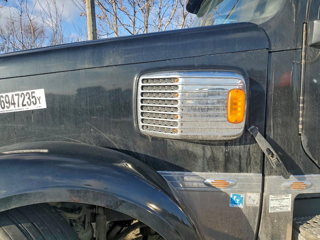 Freightliner Coronado Coronado 132 Image 8