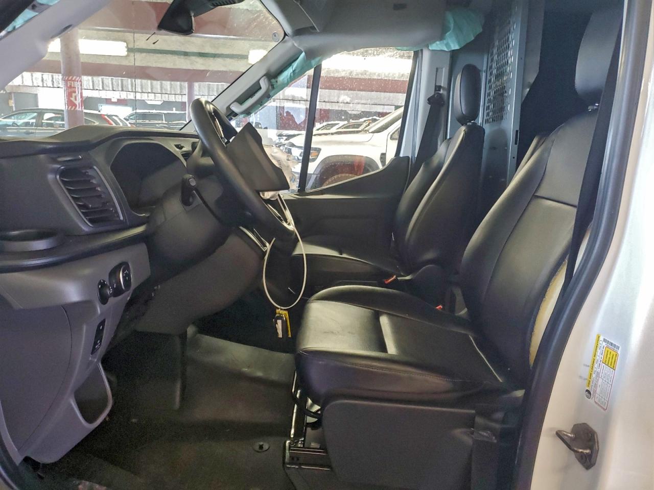 Ford Transit T-250 Image 5