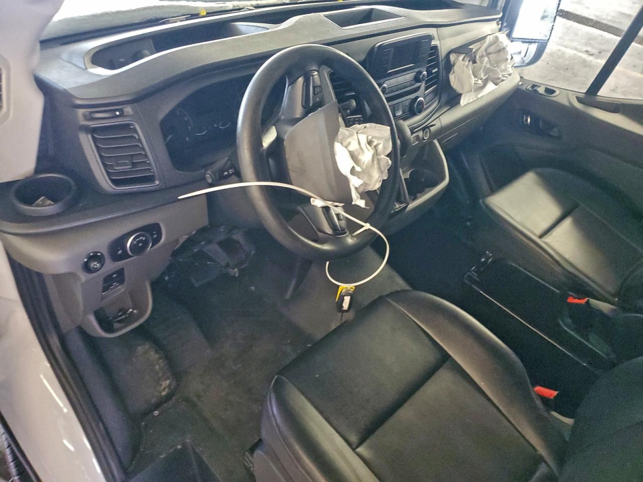 Ford Transit T-250 Image 2