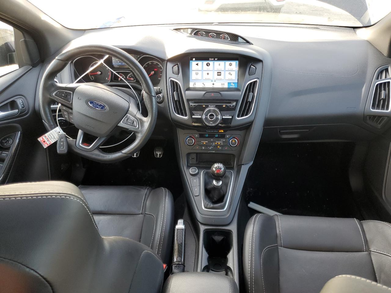 Ford Focus St Image 11