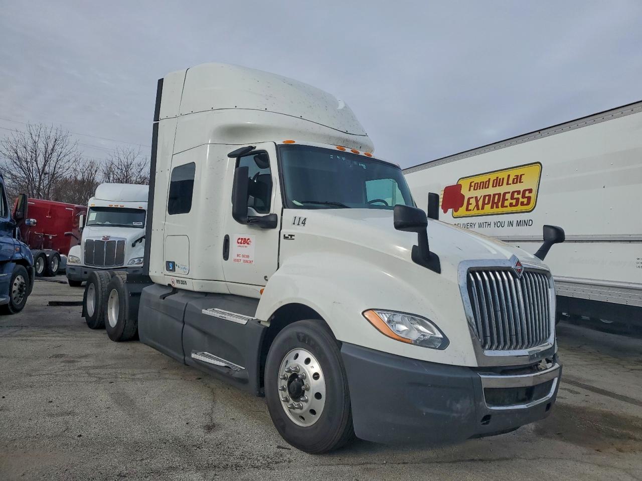 International Lt625 Image 1