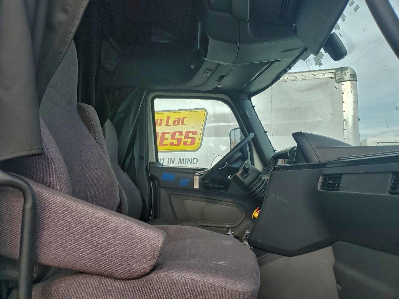 International Lt625 Image 4