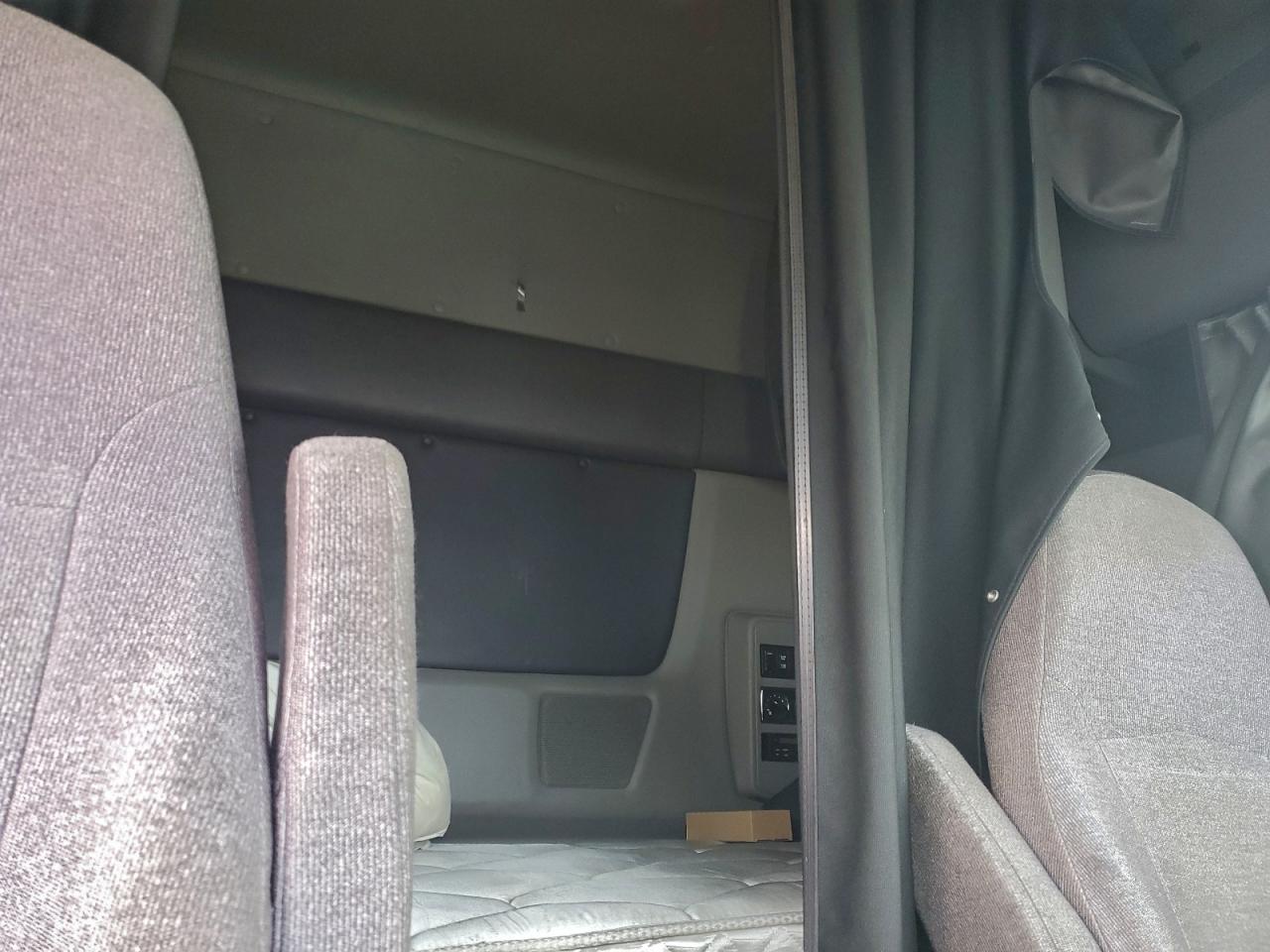 International Lt625 Image 9