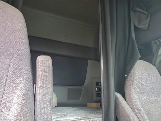 International Lt625 Image 9