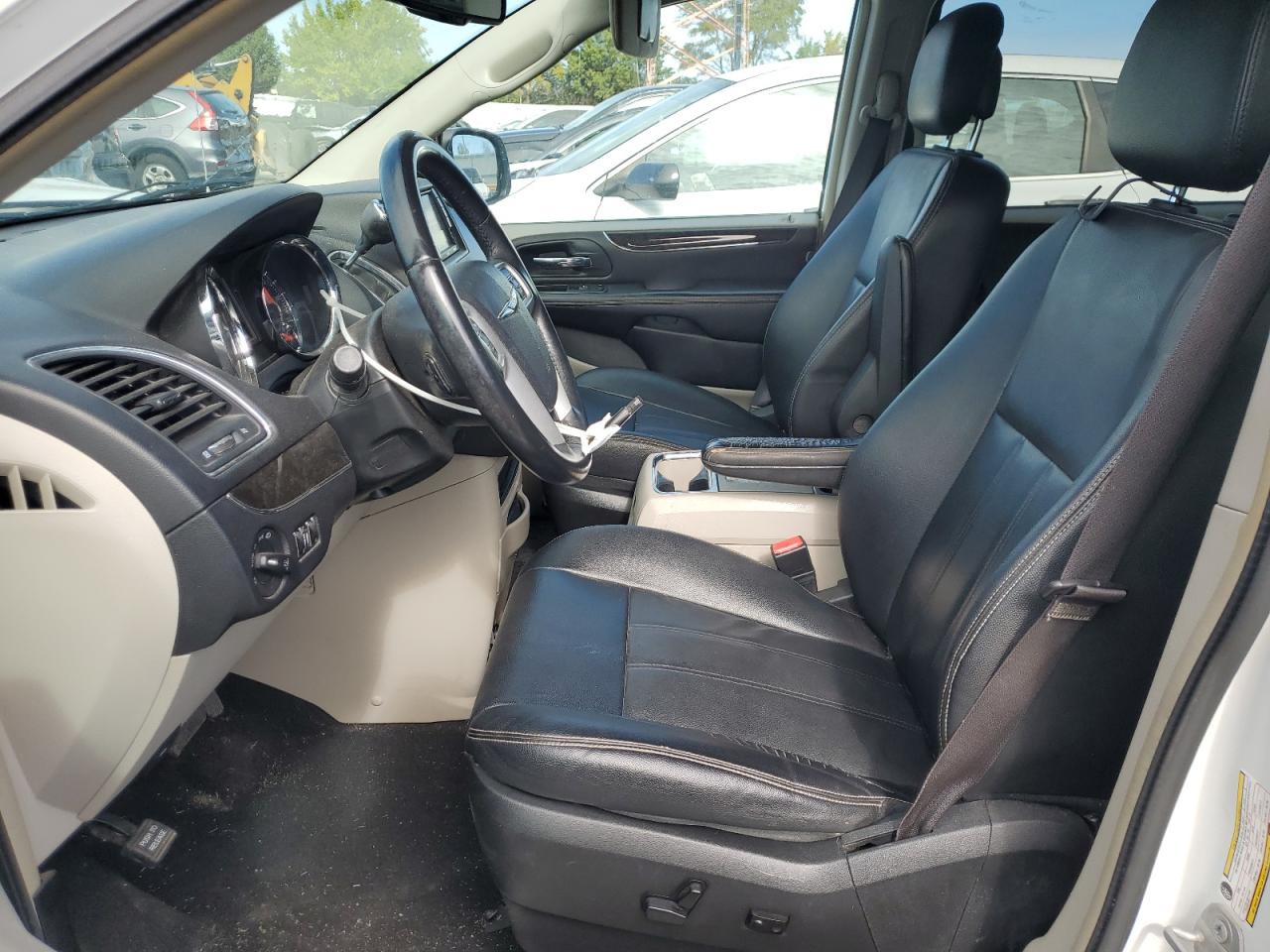 Chrysler Minivan Touring Image 12